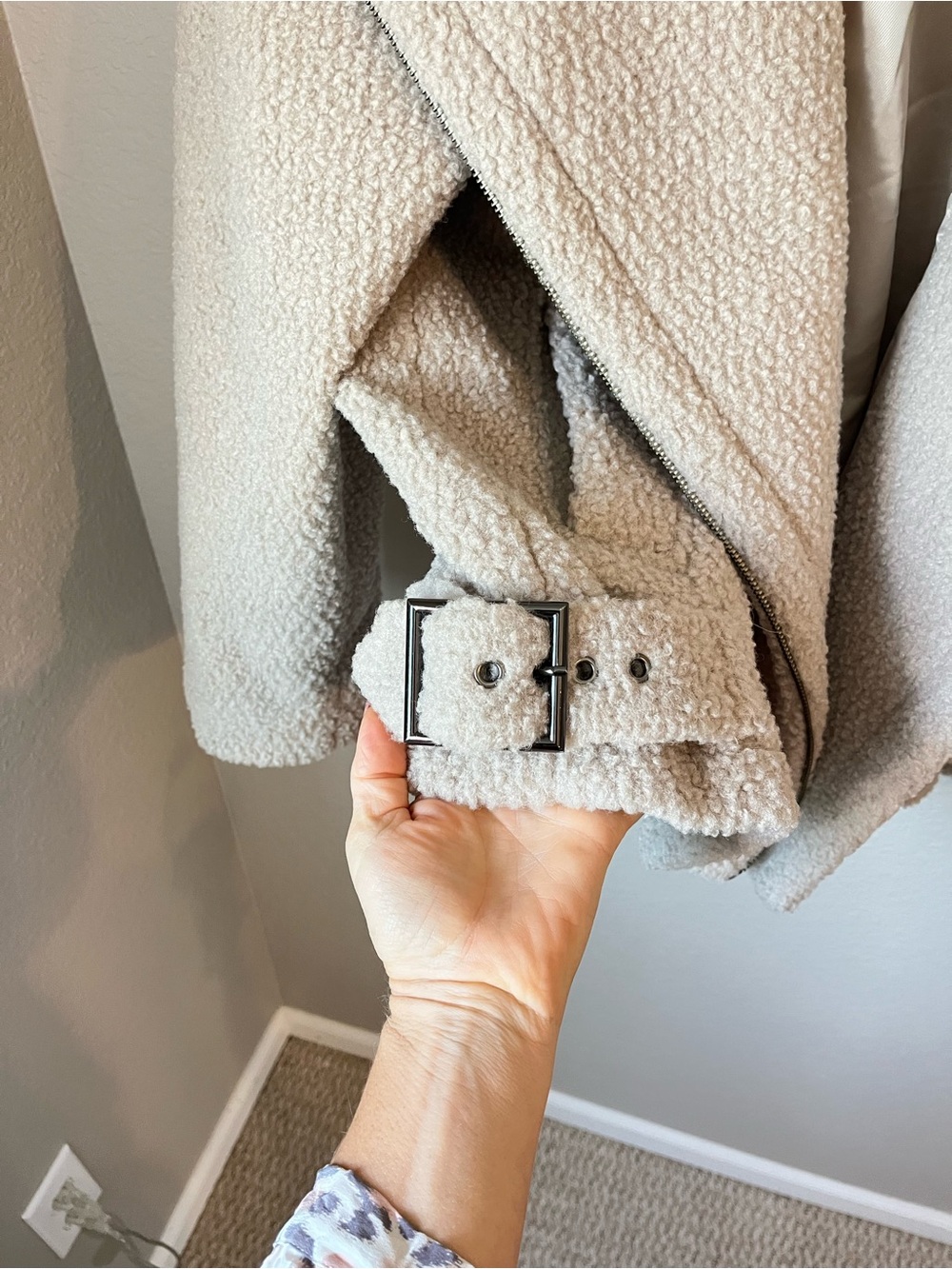ASTR The Label Teddy Moto Jacket Taupe Sherpa Boucle Zip Coat Size M - Picture 3 of 9
